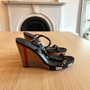 Burberry Black platform wedge shoes size 37 /7